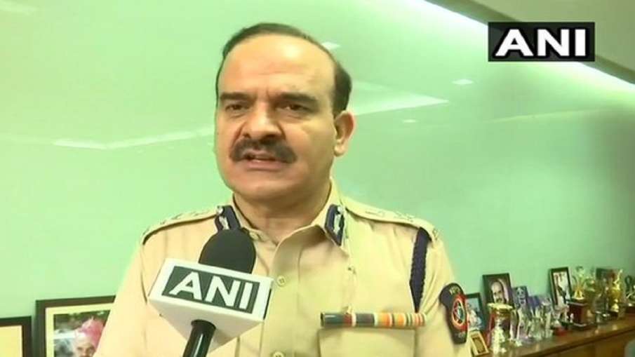 Param Bir Singh arrives in Mumbai मुंबई पहुंचे परमबीर सिंह बोले- मुझे न्यायपालिका में पूरा विश्वास Param Bir Singh arrives in Mumbai मुंबई पहुंचे परमबीर सिंह बोले- मुझे न्यायपालिका में पूरा विश्वास- India TV Hindi