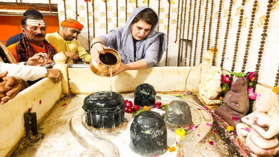 Priyanka Gandhi in Chitrakoot, visits historic Matha Gajendranath Shiv Temple- India TV Hindi