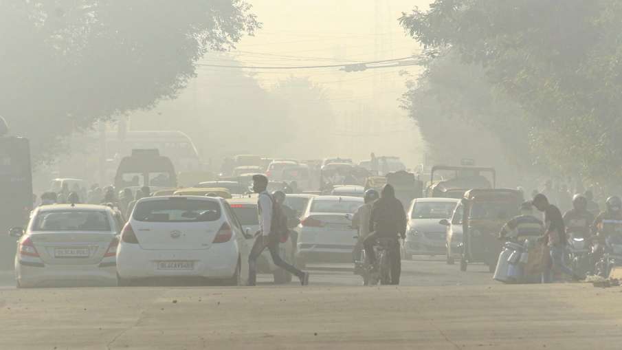 Delhi Pollution AQI falls below 300 at few places दिल्ली: प्रदूषण कम होने लगा, कुछ जगहों पर AQI 300 Delhi Pollution AQI falls below 300 at few places दिल्ली: प्रदूषण कम होने लगा, कुछ जगहों पर AQI 300- India TV Hindi