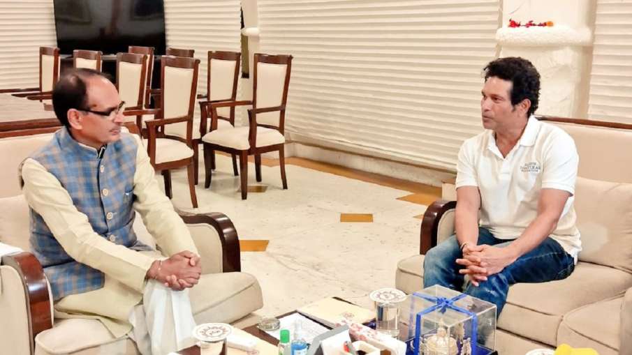 Sachin Tendulkar meets Shivraj Singh Chouhan सचिन तेंदुलकर ने मध्यप्रदेश के मुख्यमंत्री से मुलाकात क Sachin Tendulkar meets Shivraj Singh Chouhan सचिन तेंदुलकर ने मध्यप्रदेश के मुख्यमंत्री से मुलाकात क- India TV Hindi