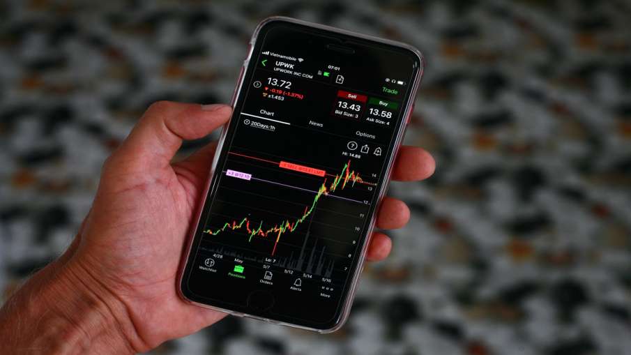 Sensex slumps over 1000 points, Nifty breaches 17500 Sensex slumps over 1000 points, Nifty breaches 17500- India TV Paisa