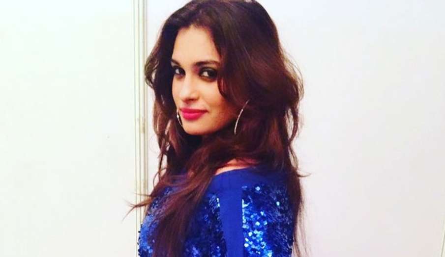Bollywood singer shraddha pandit allegedly threatened by her ex manager NC Complaint filed in oshiwa Bollywood singer shraddha pandit allegedly threatened by her ex manager NC Complaint filed in oshiwa- India TV Hindi