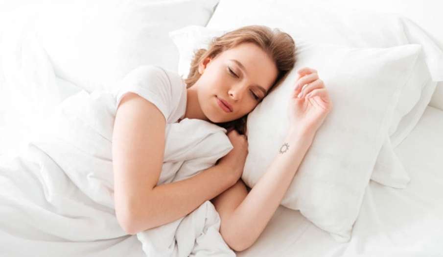 sone ki sahi disha Why you should never sleep with your head facing west according to vastu sone ki sahi disha Why you should never sleep with your head facing west according to vastu- India TV Hindi