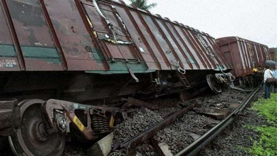 Maoists, Maoists Sabotage Rail Track, Maoists Derail Train- India TV Hindi