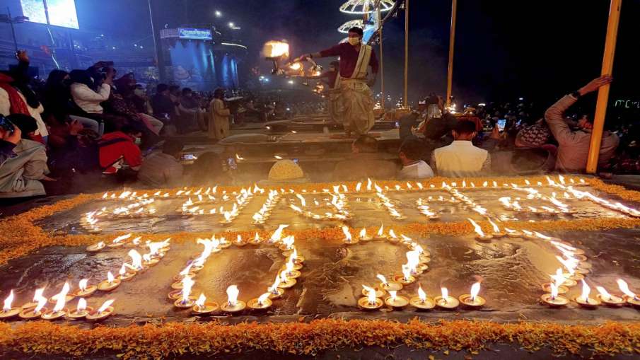Devotees light earthen lamps on New Years eve in Varanasi, Friday.- India TV Hindi