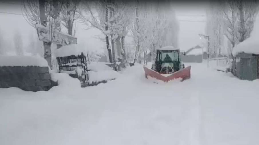 कश्मीर में भारी बर्फबारी- India TV Hindi