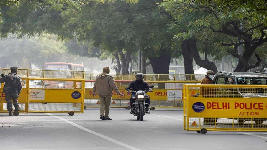 Delhi Weekend Curfew: Will the weekend curfew be lifted in Delhi? BJP leader demanded, traders threatened Delhi Weekend Curfew: Will the weekend curfew be lifted in Delhi? BJP leader demands, traders threaten - India TV Hindi
