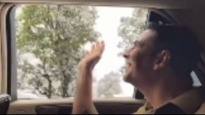 Akshay Kumar was seen enjoying snowfall in Mussoorie  during ratsasan remake shoot - India TV Hindi