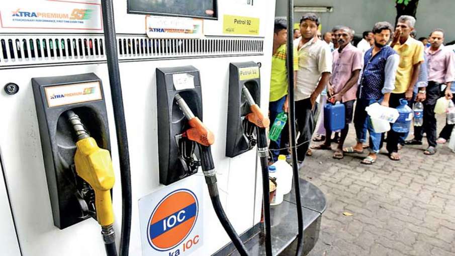 No Petrol: श्रीलंका के पास पेट्रोल खरीदने का पैसा खत्म, सरकार ने कहा ‘लोग तेल के लिए लाइन न लगाएं’