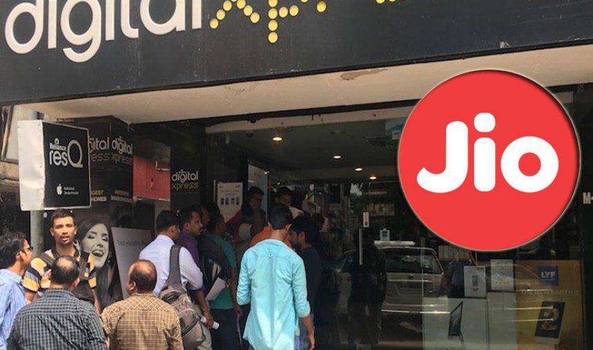 Reliance Jio ने पेश किया 51 रुपए में स्‍पेशल डाटा बूस्‍टर पैक, मि‍लेगा इतने GB डेटा- India TV Hindi News