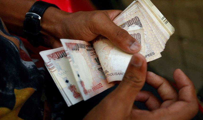 #CurrencyBan : छोटी बचत योजनाओं में जमा नहीं होंगे 500 और 1000 के पुराने नोट, RBI ने जारी किया निर्देश- India TV Hindi News