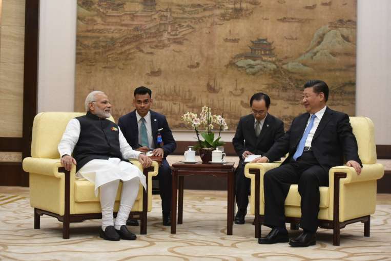 पीएम मोदी और चीन के राष्ट्रपति शी जिनपिंग की एक पुरानी मुलाकात (फाइल फोटो)- India TV Hindi