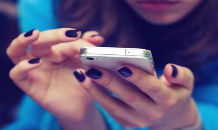 Reliance Jio, BSNL drive telecom subscriber base to 1,183.77 mn in April- India TV Hindi