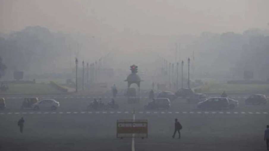 दिल्ली-एनसीआर बना गैस चैम्बर, आज प्रदूषण के सारे रिकॉर्ड टूटे; वायु गुणवत्ता ‘आपात’ श्रेणी में पहुंच- India TV Hindi News