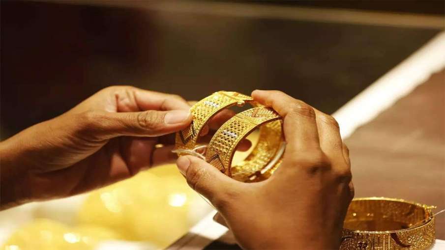 Gold rises by Rs 32, silver gains Rs 116- India TV Paisa