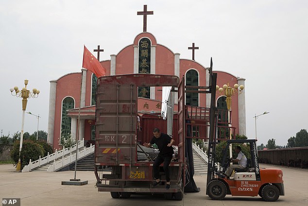 China orders Christians to destroy church crosses and takes down images of Jesus- India TV Hindi