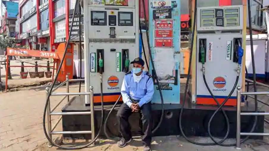 पेट्रोल पंपों की यहां शनिवार को हड़ताल, पहले ही भरवा लें तेल- India TV Hindi News
