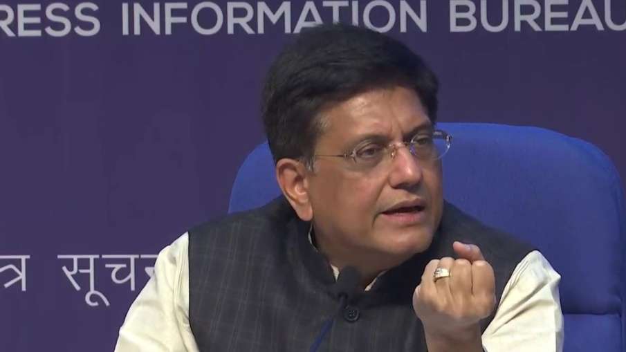 Modi Govt gives lakh of jobs by setting up 7 mega integrated textile parks - India TV Hindi News