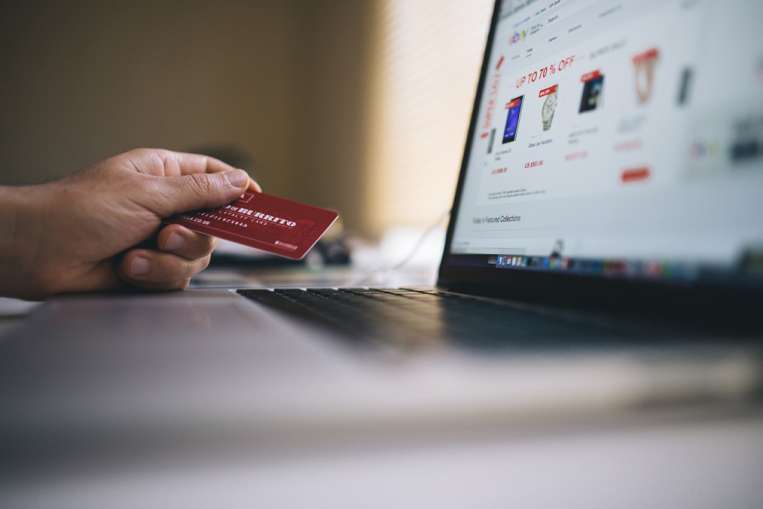Festive season soars card spends on e-commerce over Rs 29,000 crore in first 12 days of October- India TV Paisa