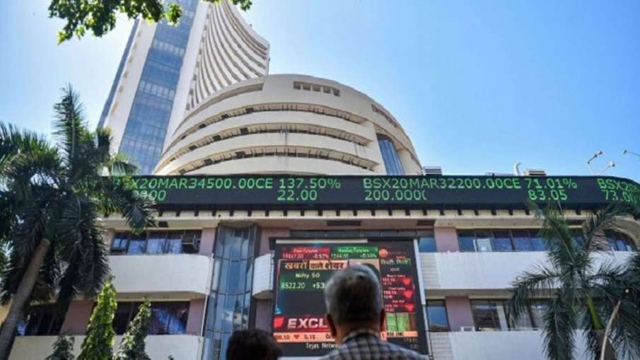 सेंसेक्स में भारी गिरावट से निवेशकों की 2.57 लाख करोड़ रुपये की पूंजी डूबी- India TV Hindi News