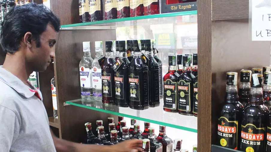 850 new swanky liquor shops open in Delhi today. Know costs, timings and facilities- India TV Paisa