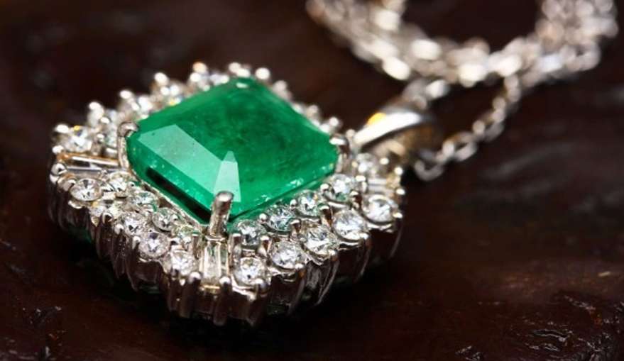 Emerald gemstone is auspicious or inauspicious panna kise pahnna chahiye or kise nahi- India TV Hindi