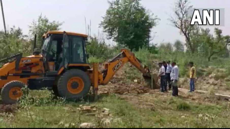 हरिद्वार में चला अवैध निर्माण पर बुलडोजर- India TV Hindi