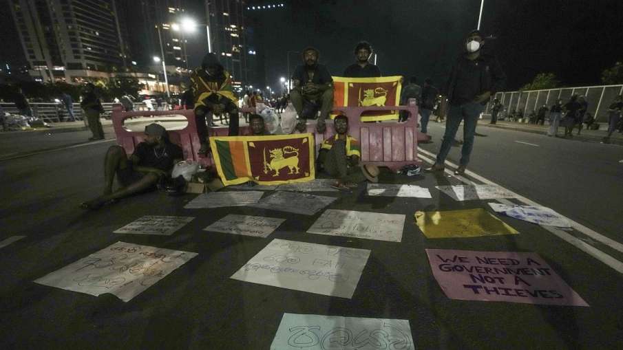 Sri Lankans protestors spend the night outside the presidents office in Colombo- India TV Hindi