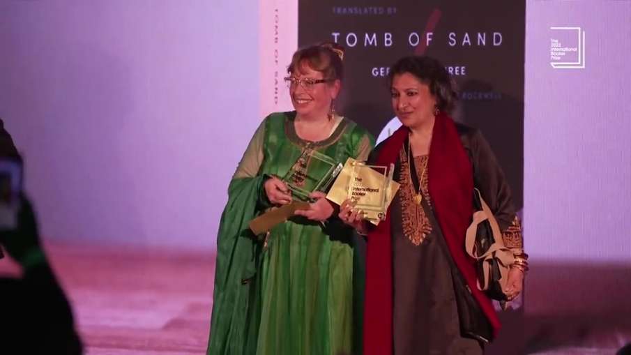 Geetanjali shree Novel Tomb of Sand wins international Booker prize- India TV Hindi