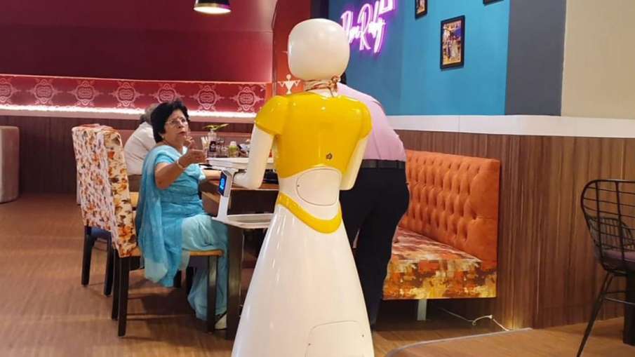 Robot Restaurant- India TV Hindi