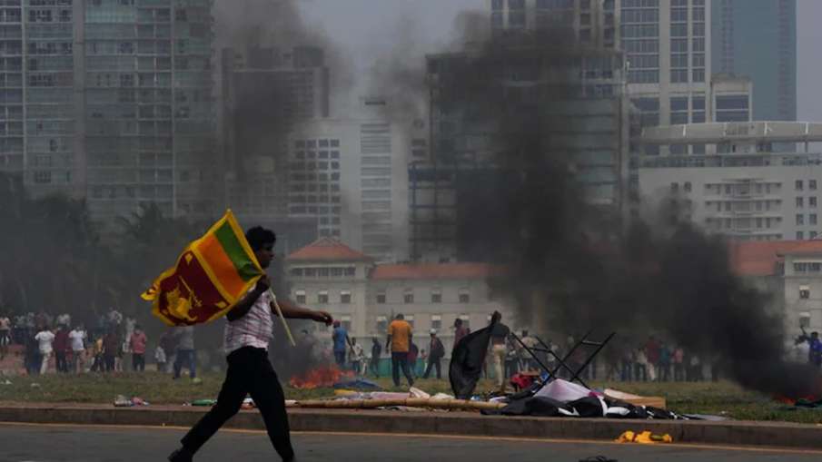 Violent clashes erupted in Sri Lanka after PM Mahinda Rajapaksa resigns- India TV Hindi