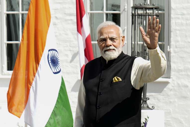 Prime Minister Modi spoke to Spain PM.  Prime Minister Modi spoke to the PM of Spain, both countries will write a new history in the field of economy and trade