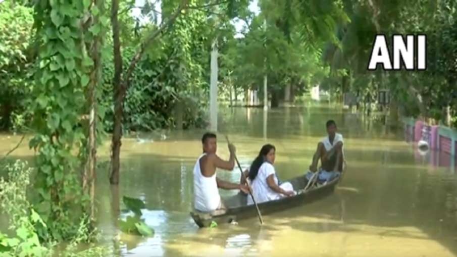 असम में बाढ़ से हालत खराब- India TV Hindi