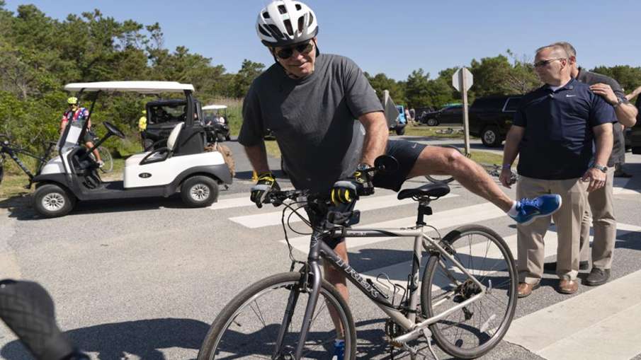 Joe Biden Falls Off Bike- India TV Hindi