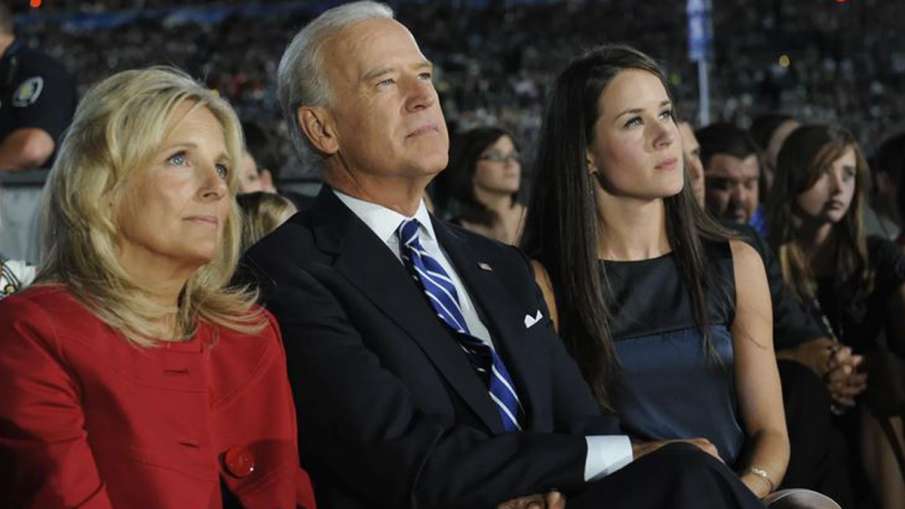 Joe Biden, his wife Jill and daughter Ashley- India TV Hindi