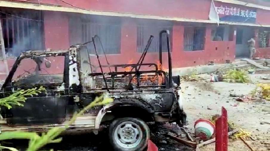 vehicle set on fire Government Railway Police Station (GRP) during the Bihar Bandh, called over the - India TV Hindi