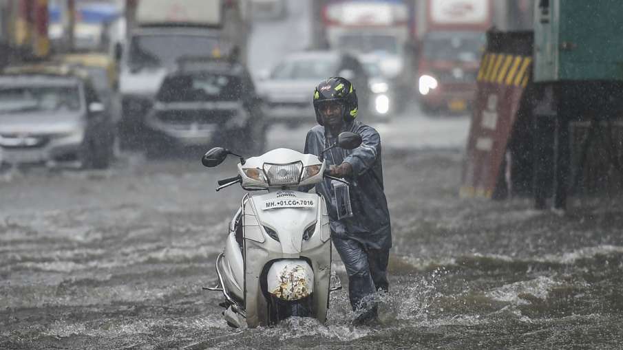 heavy monsoon rains, in Mumbai- India TV Hindi