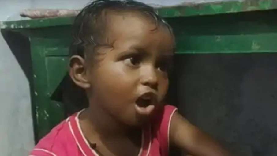 3 years old girl found in soil- India TV Hindi