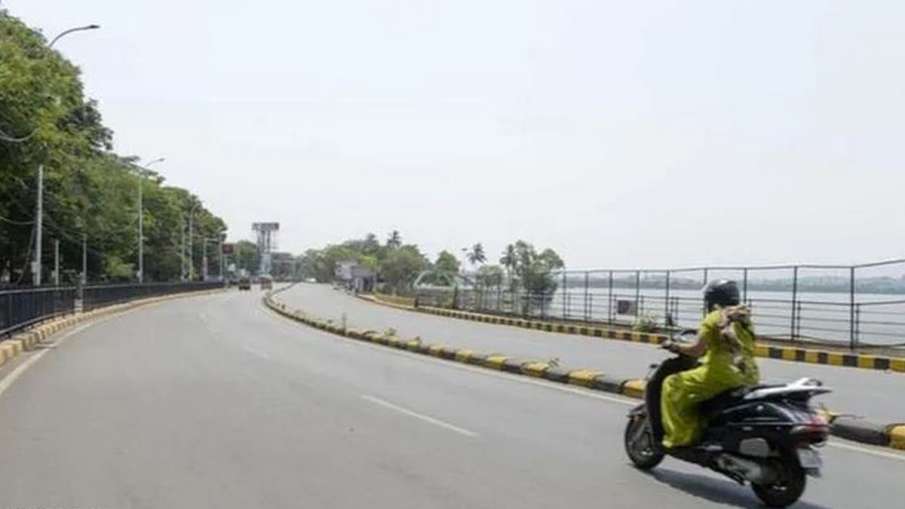 Woman Rides Scooter - India TV Hindi News