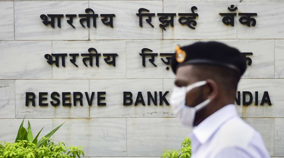 इन 9 बैंकों पर चला RBI का हथौड़ा, लगाया भारी जुर्माना- India TV Hindi News