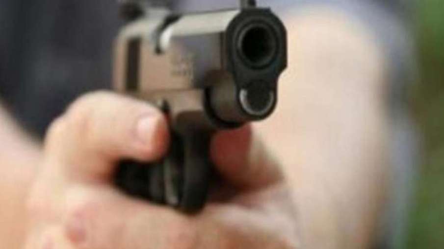Man shoots five tenants- India TV Hindi News