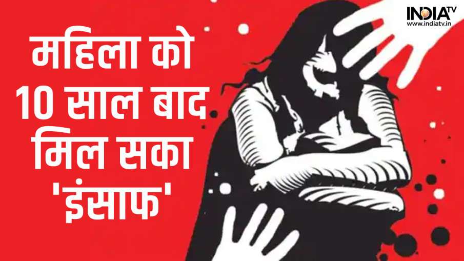 Molesting a woman on metro station- India TV Hindi News