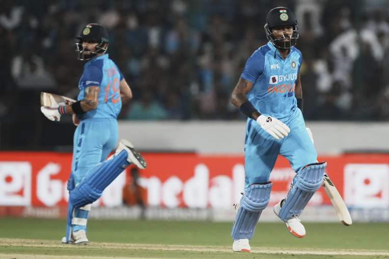 hardik Pandya and Virat Kohli- India TV Hindi News