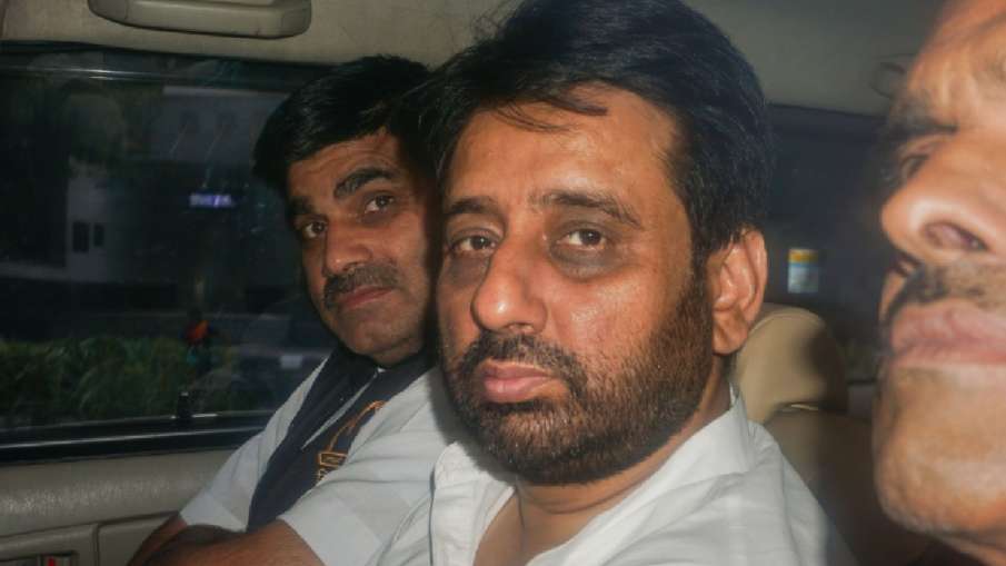 AAP MLA Amanatullah Khan was taken back to custody after the court sent him to 4-day police custody.- India TV Hindi