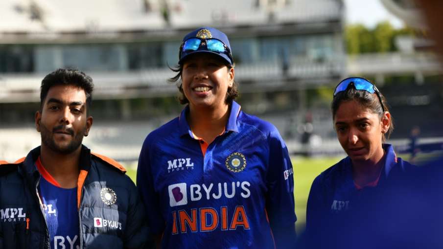 Jhulan Goswami and Harmanpreet Kaur- India TV Hindi News