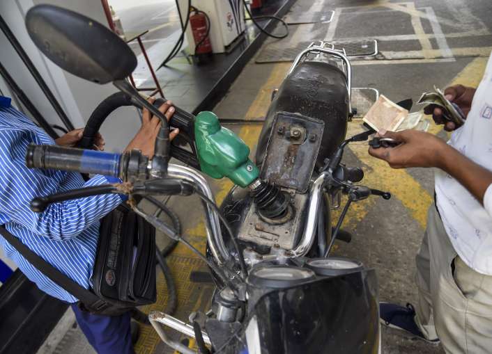 Petrol-Diesel के दाम को लेकर आई. - India TV Hindi