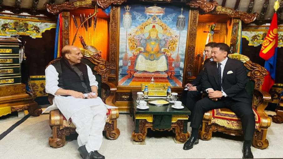  Defense Minister Rajnath Singh and Mongolian President H.E. U. Khurelsukh- India TV Hindi News