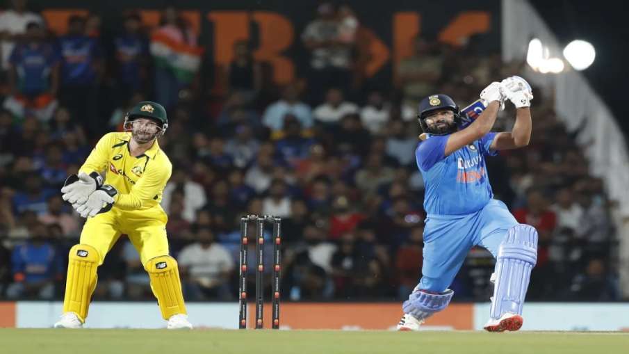 Rohit Sharma hitting six against Australia in second T20I...- India TV Hindi News