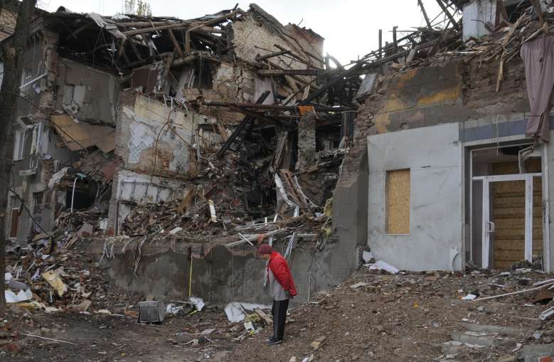 रूसी हमले में क्षतिग्रस्त यूक्रेन के रिहाइशी इलाके- India TV Hindi News
