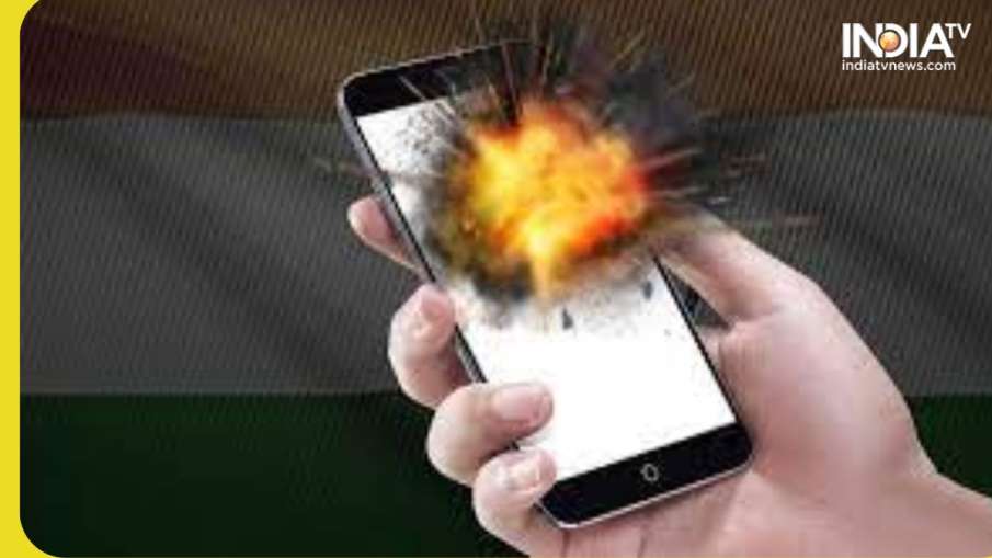 इस छोटी सी गलती के चलते ब्लास्ट हो जाती है Mobile- India TV Hindi News